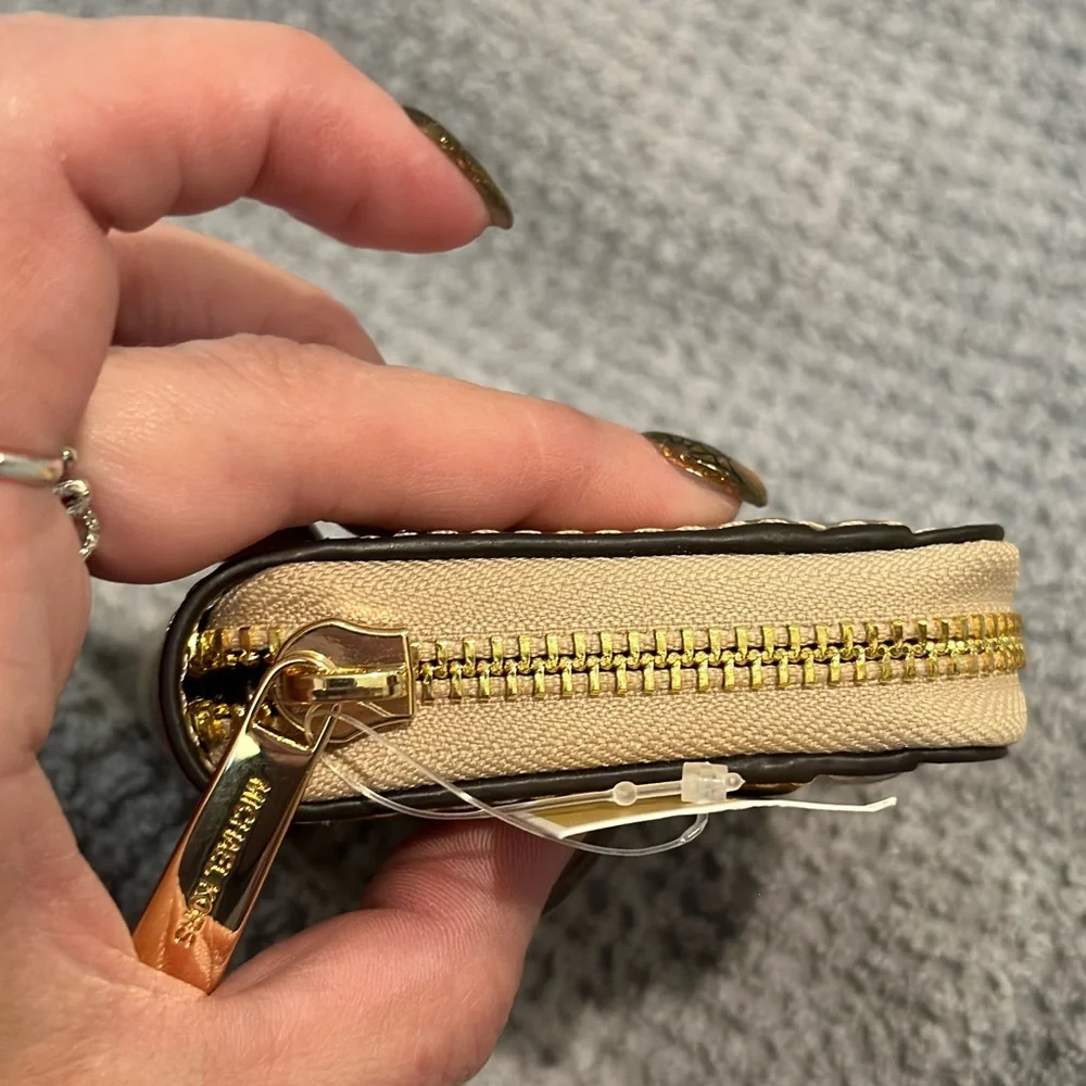 Michael Kors- REED 35S4G6RM6M VANL/PLGOLD MD BELTED BUCKT MSGR - NWT - Picture 11 of 16